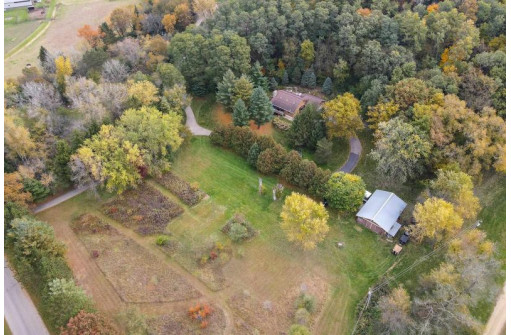 5578 Reeve Rd, Mazomanie, WI 53560