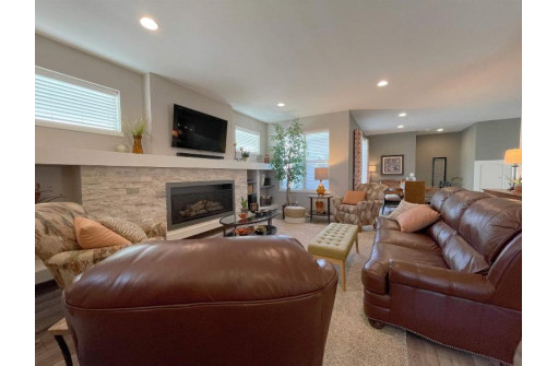 1843 Morning Mist Way, Madison, WI 53718