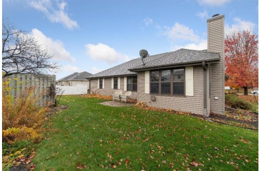 1156 Summerhill Dr, Janesville, WI 53546