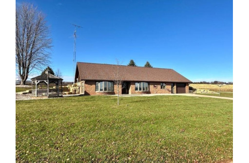 W6011 Franklin Rd, Monroe, WI 53566