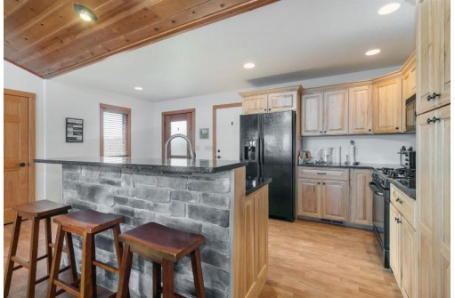 W5679 Castaway Dr, New Lisbon, WI 53950