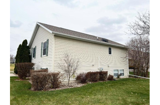 100 Casey St, Fox Lake, WI 53933