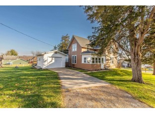 918 5th St New Glarus, WI 53574