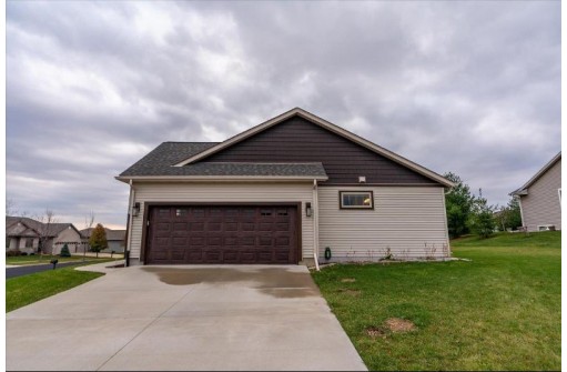 867 Pinnacle Dr, Lake Mills, WI 53551