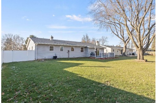 820 N Wright Rd, Janesville, WI 53546