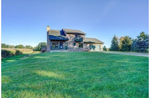 2725 Coffeytown Rd, Cottage Grove, WI 53527