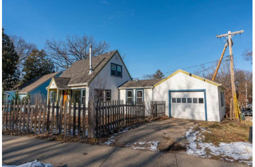 2910 Bluff St, Madison, WI 53705