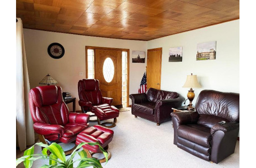 N10460 Howard Dr, Fox Lake, WI 53933