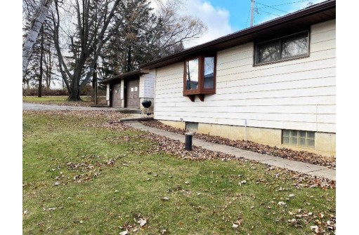 N10460 Howard Dr, Fox Lake, WI 53933