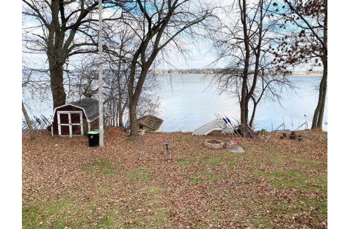 N10460 Howard Dr, Fox Lake, WI 53933