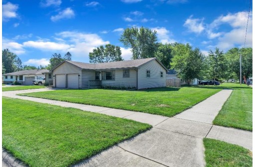 2404 Kenwood Ave, Janesville, WI 53545