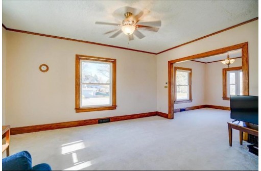 305 E Pearl St, Belleville, WI 53508