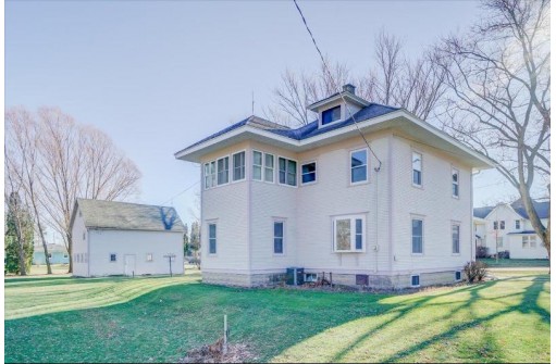 305 E Pearl St, Belleville, WI 53508