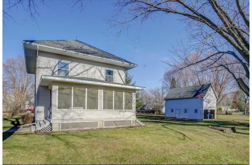 305 E Pearl St, Belleville, WI 53508