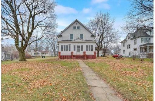 175 Water St, Prairie Du Sac, WI 53578