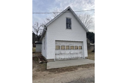 103 Jackson St, Wonewoc, WI 53968