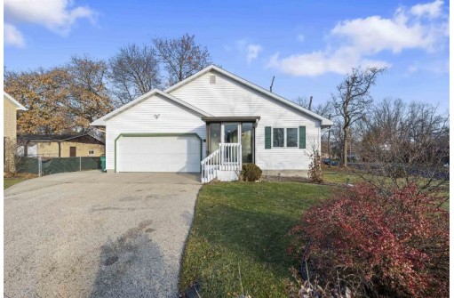 5312 Broadhead St, McFarland, WI 53558