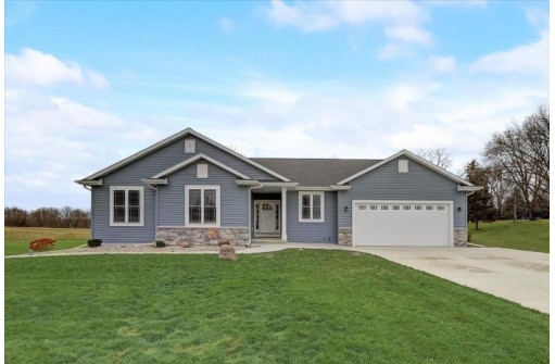 W7251 Weber Rd, Lake Mills, WI 53551