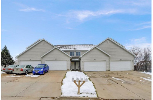 231-239 Talon Pl, Sun Prairie, WI 53590