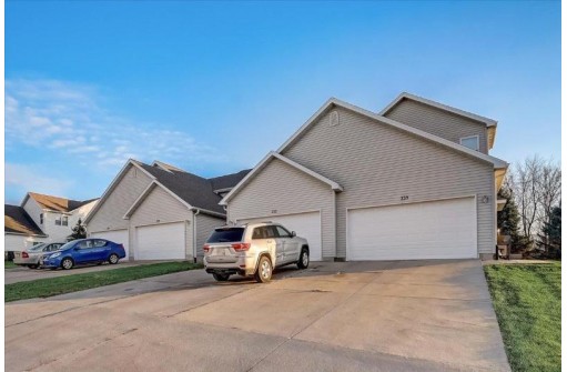 231-239 Talon Pl, Sun Prairie, WI 53590