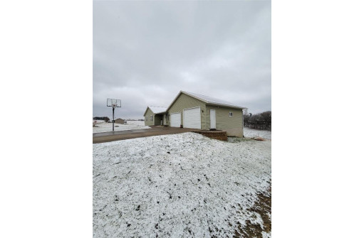 103 Spruce Park Dr, Potosi, WI 53820