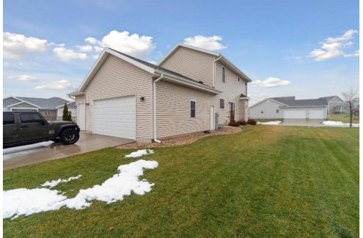 1338 Pine St, Sun Prairie, WI 53590