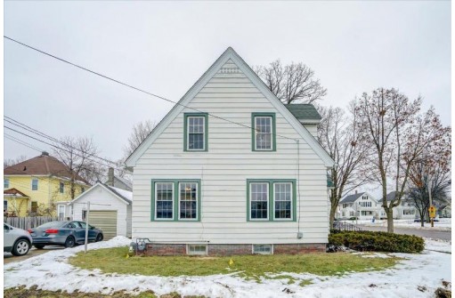 817 Broadway St, Baraboo, WI 53913