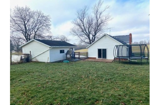 W2923 Green Isle Dr, Fort Atkinson, WI 53538