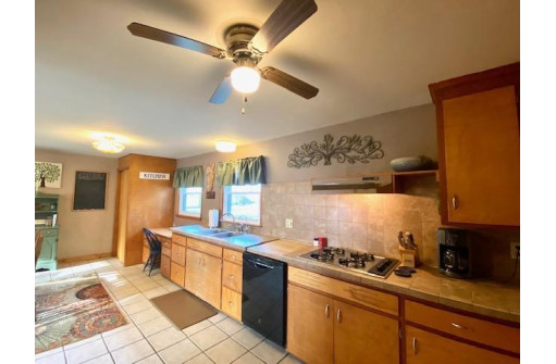 W2923 Green Isle Dr, Fort Atkinson, WI 53538