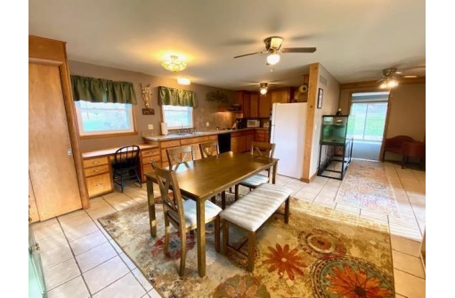 W2923 Green Isle Dr, Fort Atkinson, WI 53538