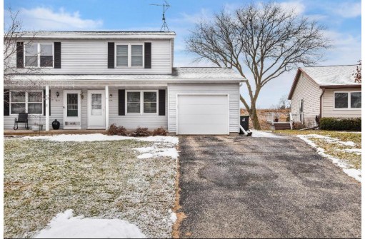 304 Eilbes Ave B, Beaver Dam, WI 53916