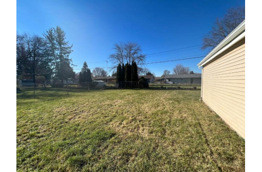 1406 S Pearl St, Janesville, WI 53546