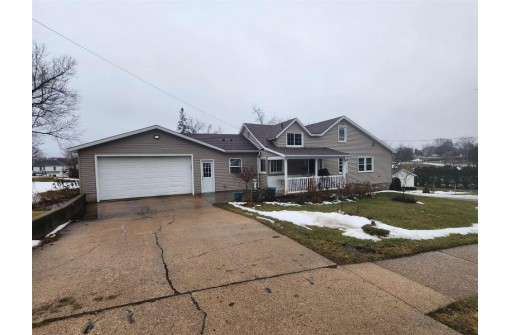 440 E Oak St, Lancaster, WI 53813