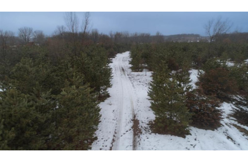 80 AC Fish Ave, Oxford, WI 53952