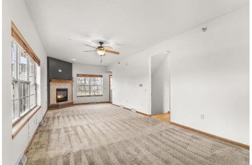 3 Eagle Summit Ct, Madison, WI 53718