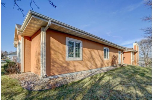 4864 Highwood Cir, Middleton, WI 53562