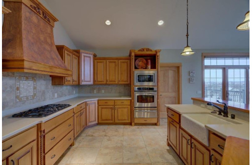 4864 Highwood Cir, Middleton, WI 53562