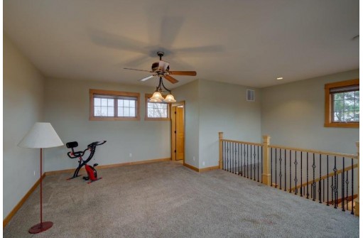 4864 Highwood Cir, Middleton, WI 53562