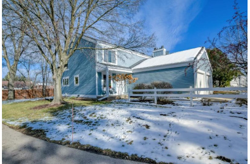 12 Bayberry Tr, Madison, WI 53717