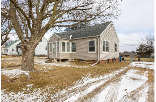 260 N Center St, Dickeyville, WI 53808