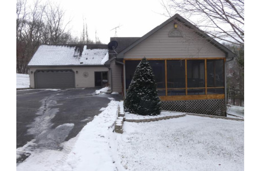 14585 Valley View Rd, Mount Hope, WI 53816