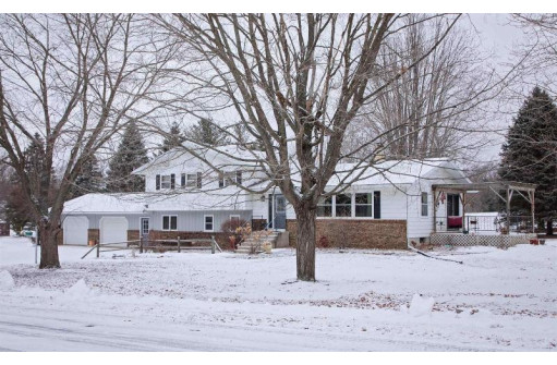 W8060 Whitetail Dr, Pardeeville, WI 53954