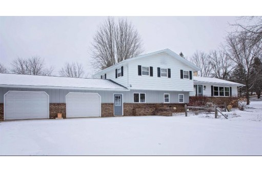 W8060 Whitetail Dr, Pardeeville, WI 53954