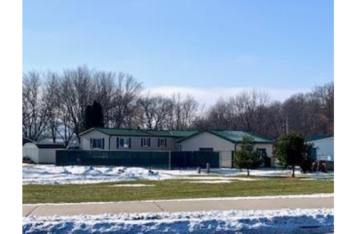 105 Rosemary St, Wauzeka, WI 53826