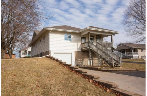 341 Arbor St, Benton, WI 53803