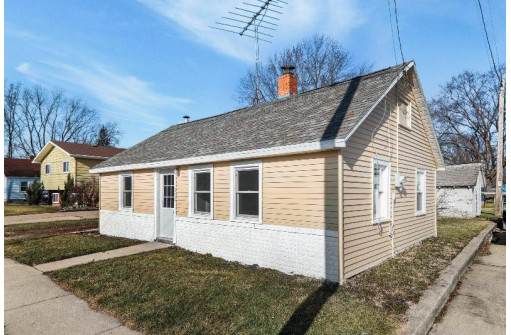 202 W Spaulding St, Watertown, WI 53098