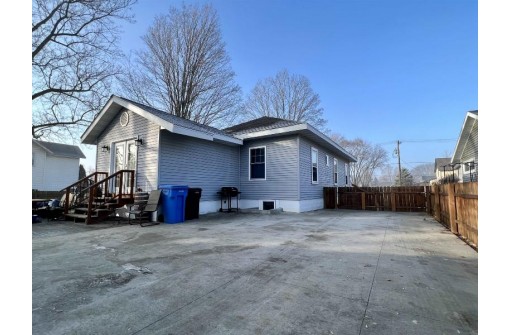 604 E 5th Ave, Brodhead, WI 53520