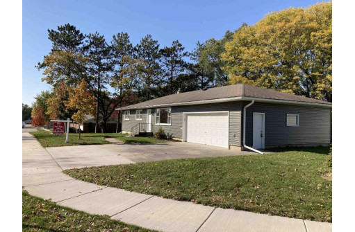 524 Allen Ave, Sun Prairie, WI 53590