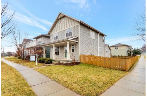 3702 Stonebridge Dr, Madison, WI 53719