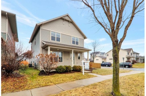 3702 Stonebridge Dr, Madison, WI 53719